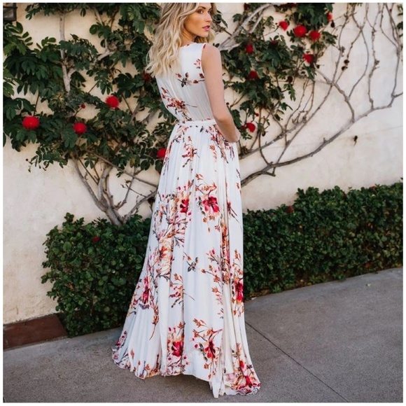 LAST ONE!! Bella Maxi Dress - Picture 3 of 8